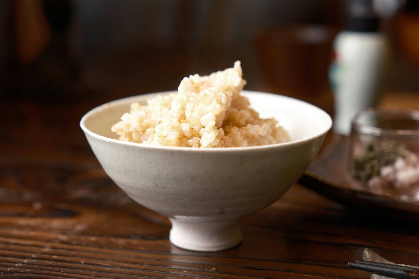 A plain bowl of white rice
